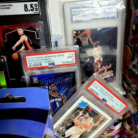 THE ULTIMATE NFL, NBA, MLB & MORE MYSTERY BUNDLE BOX 👀💯🔥🔥🔥🔥🚀🚀 - Picture 2 of 16